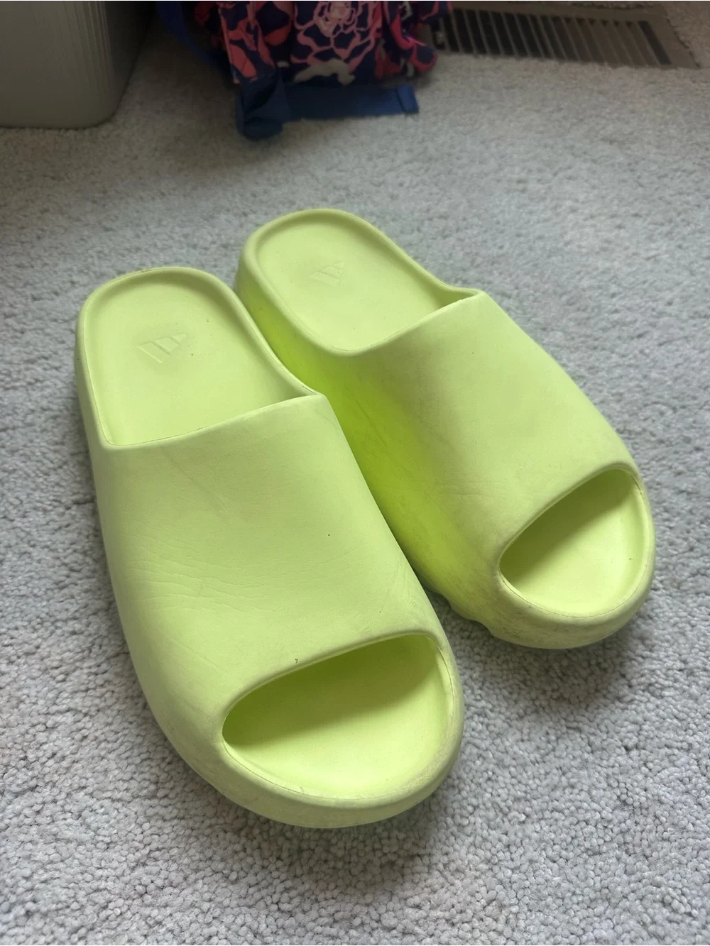 Men’s Yeezy Slide in Neon Yellow